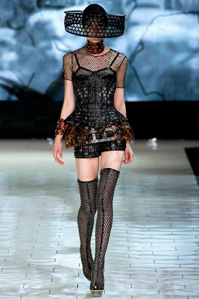 Look 11